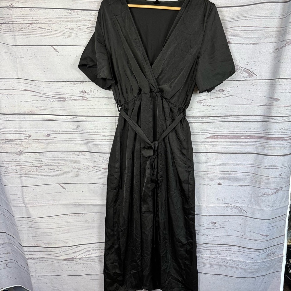 SHEIN Curve Elegant Black Faux Wrap
Midi Dress Black Size OXL